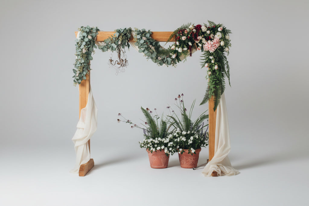 EucaLuxe™ 180cm Artificial Eucalyptus Garland with White Flowers – Elegant Hanging Décor